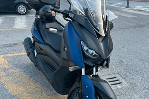 X-max 300 pochi km