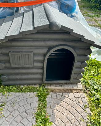 Cuccia cane da esterno con porta