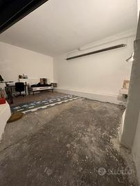 Posto moto in box condiviso