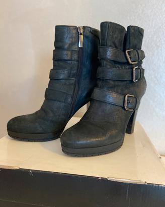 Stivaletti Janet Sport in Nabuk Nero N.37