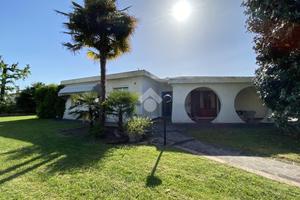 VILLA SINGOLA A TOMBOLO