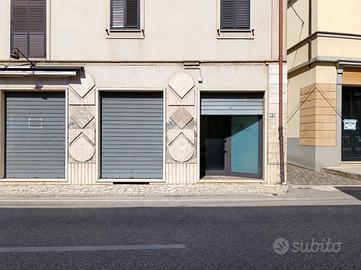 NEGOZIO A SANT'EGIDIO ALLA VIBRATA
