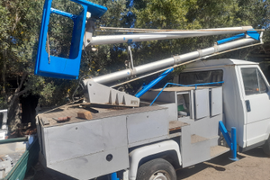 Furgone con gru e cestello