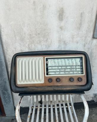 Radio anni 50 vintage a valvole in legno