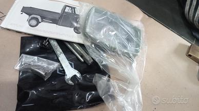 Kit attrezzi  libretto manutenzione + specchio