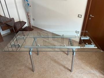 Tavolo allungabile in vetro e metallo