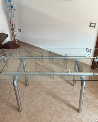 Tavolo allungabile in vetro e metallo