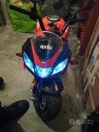 Minimoto elettrica bimbo Aprilia.