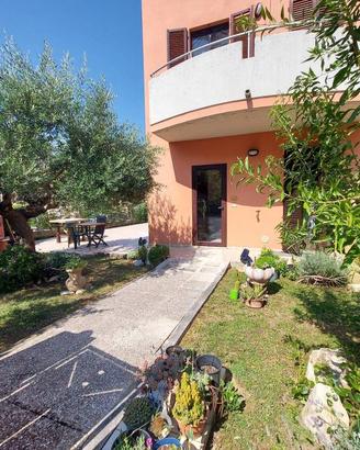 Villa di 92 m² con 3 locali e box auto a Petriano
