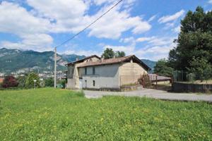 Rustico / Casale di 600 m² con più di 5 locali a O
