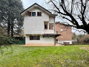 VILLA BIFAMILIARE CON GIARDINO