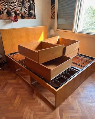 Divano letto ikea e letto con cassettoni