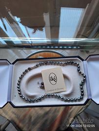 collana ed orecchini di perle mere