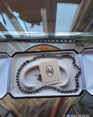 collana ed orecchini di perle mere