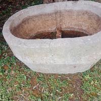 Antica vasca in pietra
