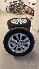 Cerchi alluminio 16" con gomme 4 stagion