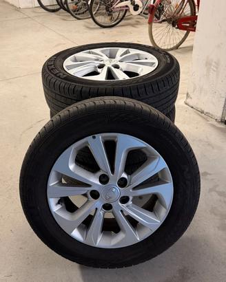 Cerchi alluminio 16" con gomme 4 stagion