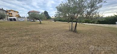 COLLECORVINO TERRENO EDIFICABILE