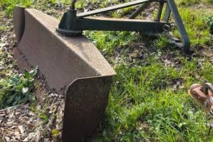 pala livellatrice trattore