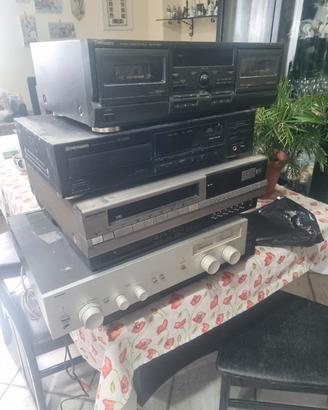 gruppo di apparecchi per impianto stereo 