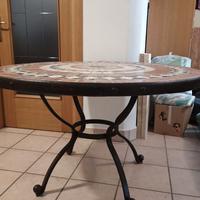 tavolo in ferro battuto