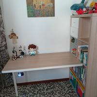 Scrivania con libreria IKEA