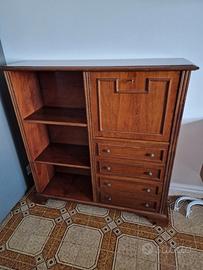 Mobile bar con cassetti.