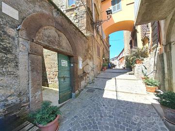 2 LOCALI A VALLERANO