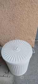 Bidone bianco in metallo