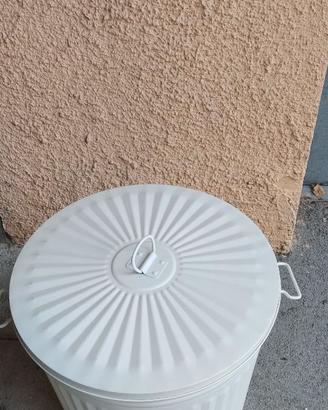 Bidone bianco in metallo