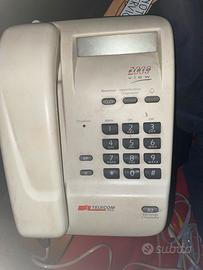 Telefoni ed altro materiale