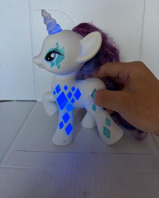 My Little Pomy Rarity Glamour Glow 2014. Funzionan