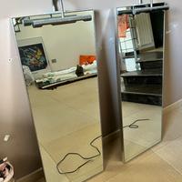 Specchi con luce e presa elettrica