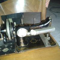 Macchina da cucire portatile hurtu