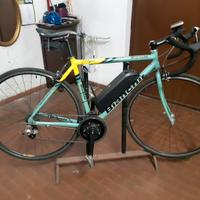Bicicletta Bianchi con pedalata assistita