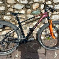 MTB in Carbonio front:  GIANT XTC advanced 1 2021 