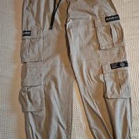 Pantaloni con tasche color cachi