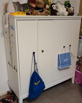 Mobile IDANAS (Ikea) con ante a libro. 