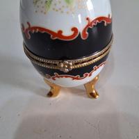 Portagioie in vetro ceramizzato.