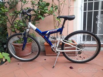 Mountain Bike ruota del 26" ragazzo/uomo 3 corone