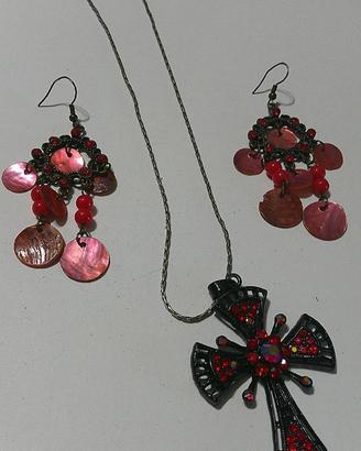 Collana con croce e orecchini
