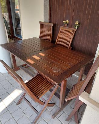 Tavolo in legno da esterno