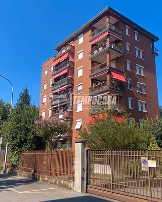 Libero subito. Contesto signorile