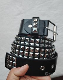 cintura nera con borchie a piramide stile Y2K punk