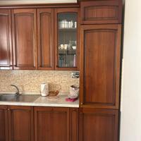 Cucina completa con tavolo