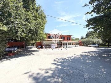 Villa di 330 m² con più di 5 locali a Labico