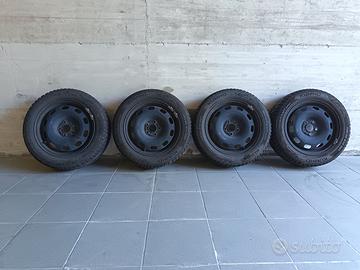 Gomme invernali Kumho 185/60 R15 88T con cerchi 15