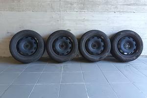 Gomme invernali Kumho 185/60 R15 88T con cerchi 15
