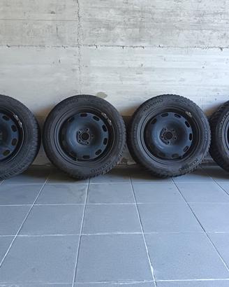 Gomme invernali Kumho 185/60 R15 88T con cerchi 15