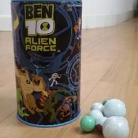 Ben 10 salvadanaio con palline e carte